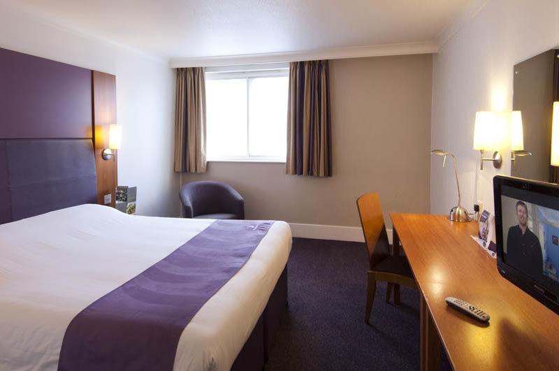 Premier Inn Aylesbury Aylesbury  Exterior photo